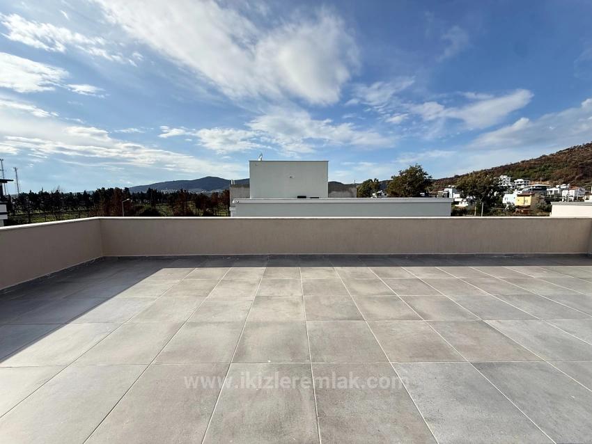 Seferihisar Doğanbeyde Satılık Müstakil Havuzlu Sıfır Lüks Villa