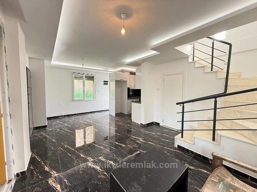 Seferihisar Doğanbey’de Satılık 3 + 1 Sıfır Geniş Bahçeli Villa Yazlık