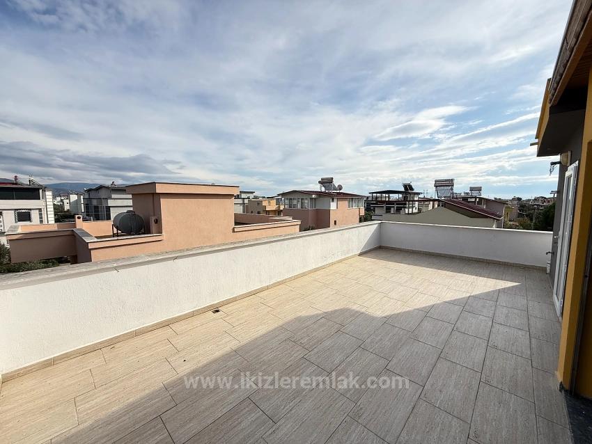 Seferihisar Doğanbey’de Satılık 3 + 1 Sıfır Geniş Bahçeli Villa Yazlık