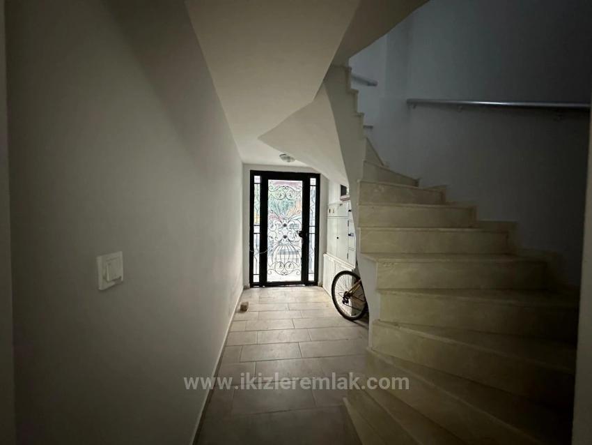 Seferihisar Doğanbey’de Satılık Giriş Katı Denize 200 M 2+1 Daire