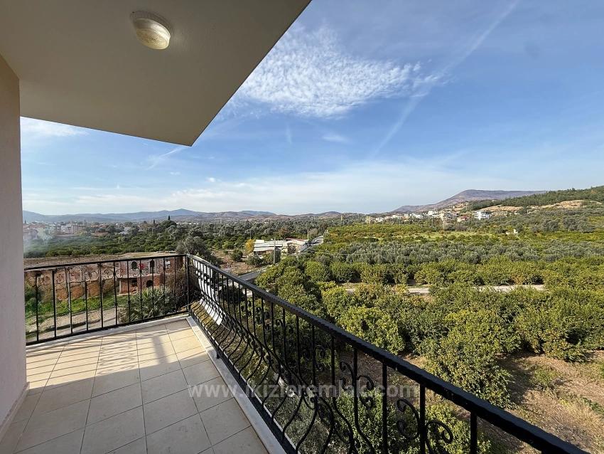 Seferihisar Ürkmez Merkez’de Satılık 2 + 1 80M2 Masrafsız Daire