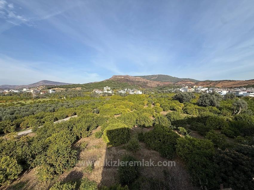 Seferihisar Ürkmez Merkez’de Satılık 2 + 1 80M2 Masrafsız Daire