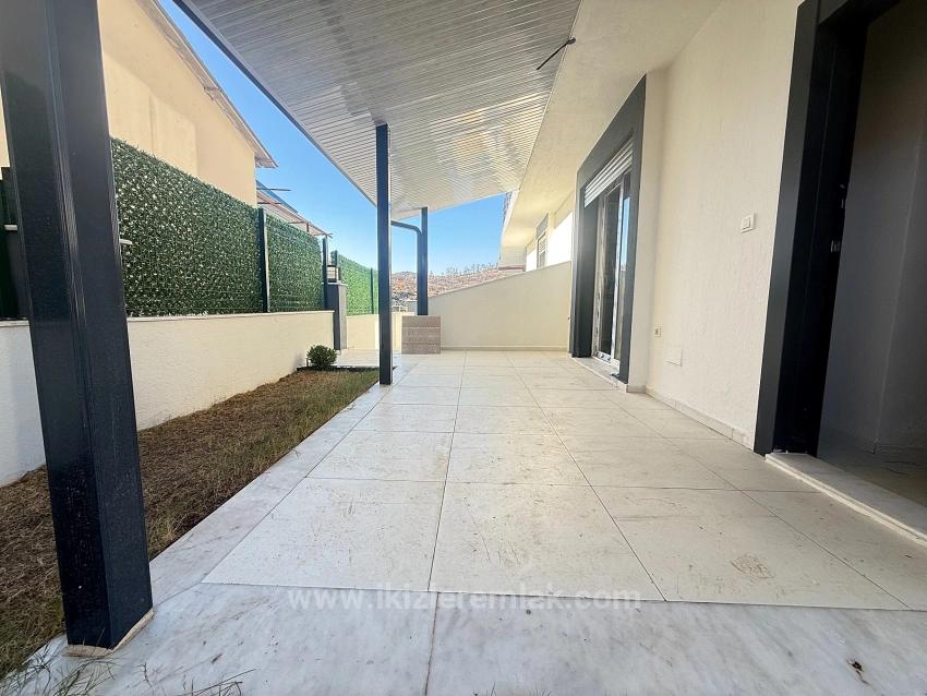 Seferihisar Payamlı'da Satılık 2+1 Sıfır Bahçeli Dublex Yazlık