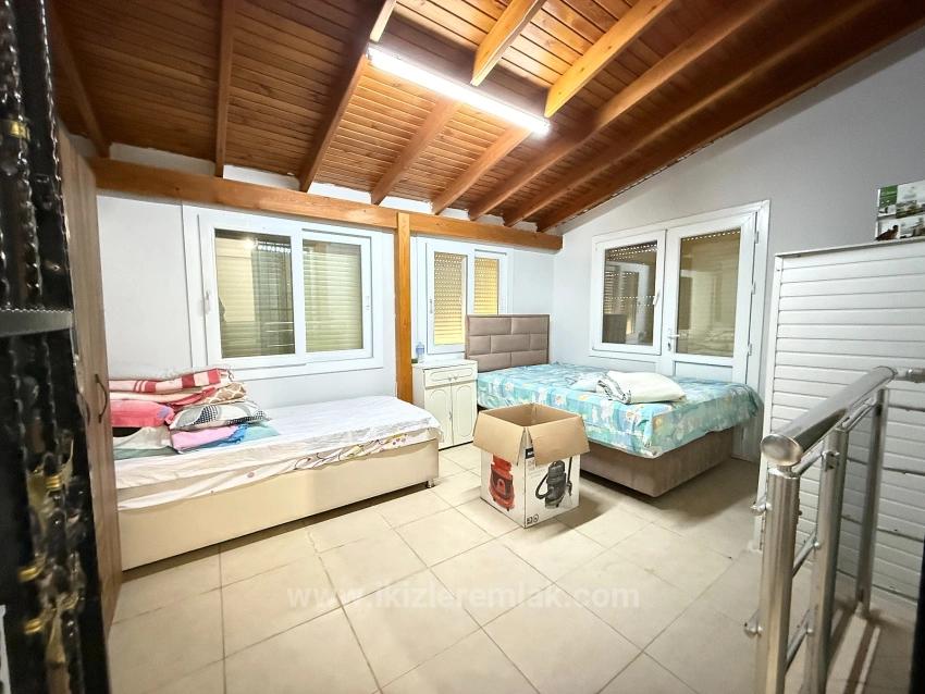 Seferihisar Doğanbey'de Satılık 5+1 Geniş Bahçeli Dublex Villa