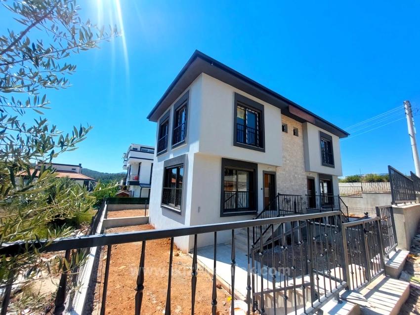 Seferihisar Payamlı'da Satılık Sıfır 2+1 Bahçeli Dubleks Villa