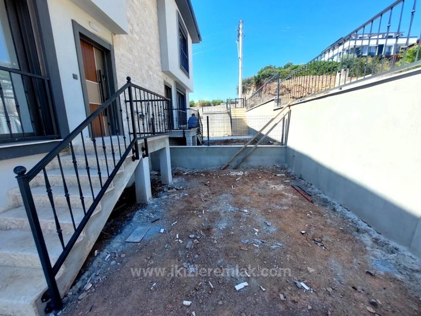 Seferihisar Payamlı'da Satılık Sıfır 2+1 Bahçeli Dubleks Villa