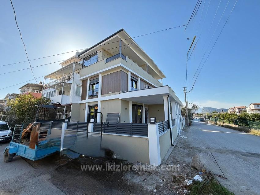 Seferihisar Doğanbey De Denize Yakin Satılık Bahçeli Sıfır Luks 3+1 Villa