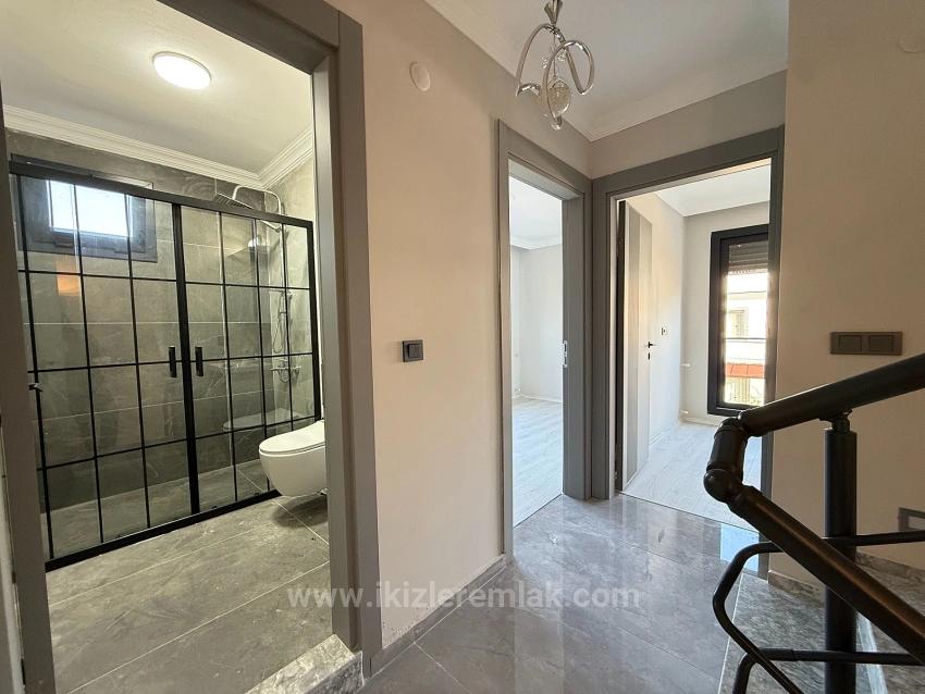 Seferihisar Doğanbey De Denize Yakin Satılık Bahçeli Sıfır Luks 3+1 Villa