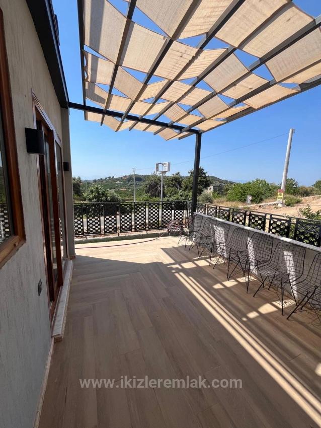 Menderes Gümüldür‘de Satılık Prefabrik 2 + 1 200 Metre Bahçe İçinde Tek Müstakil Yazlık