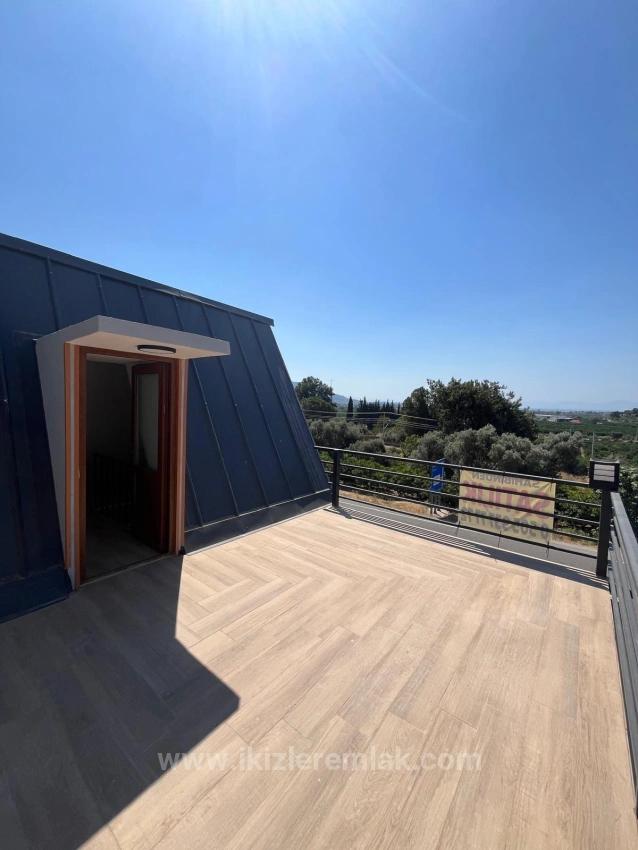 Menderes Gümüldür‘de Satılık Prefabrik 2 + 1 200 Metre Bahçe İçinde Tek Müstakil Yazlık