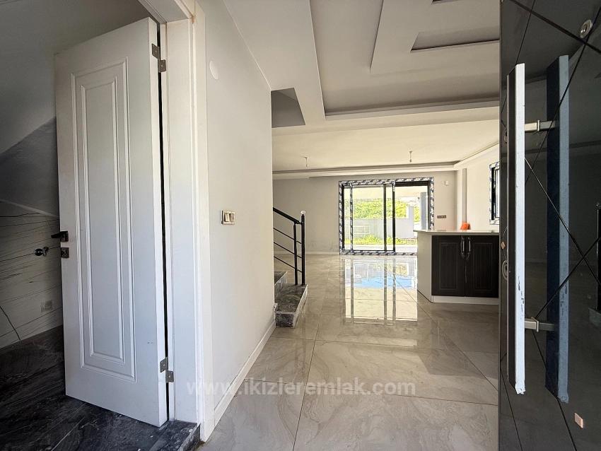 Seferihisar Doğanbey'de Satılık Tek Müstakil Bahçeli 3+1 Villa