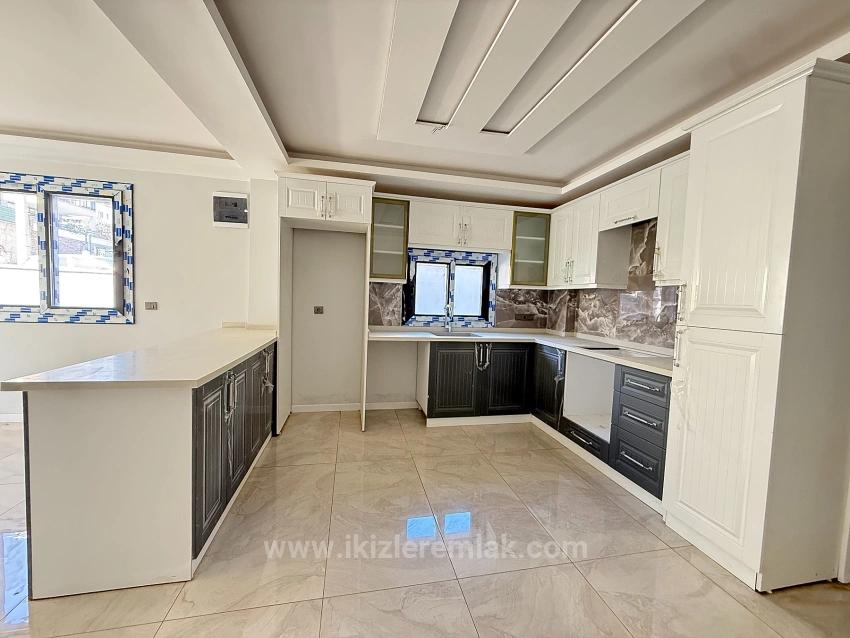 Seferihisar Doğanbey'de Satılık Tek Müstakil Bahçeli 3+1 Villa