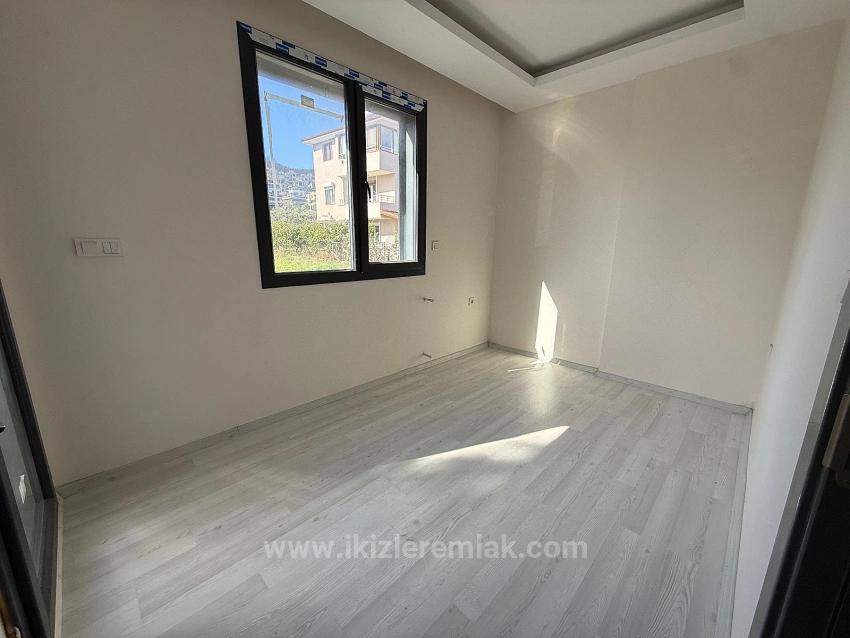 Seferıhısar Doğanbey'de Satılık Sıfır Genıs Müstakil 4+1 Villa