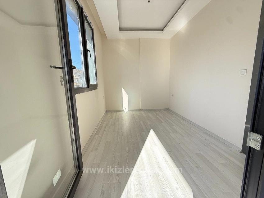 Seferıhısar Doğanbey'de Satılık Sıfır Genıs Müstakil 4+1 Villa