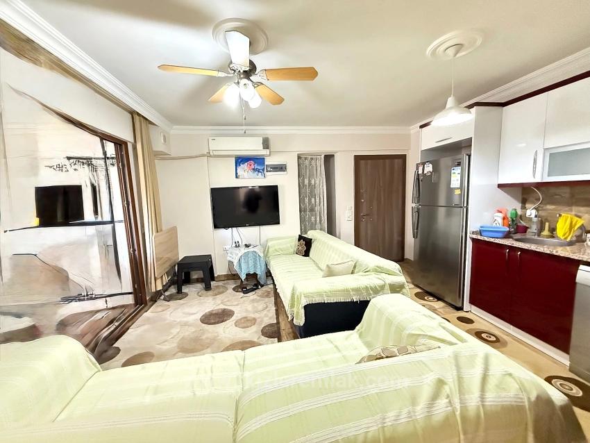 Seferihisar Ürkmez Merkezde Satılık Giriş Katı Bahçeli 2 + 1 Daire