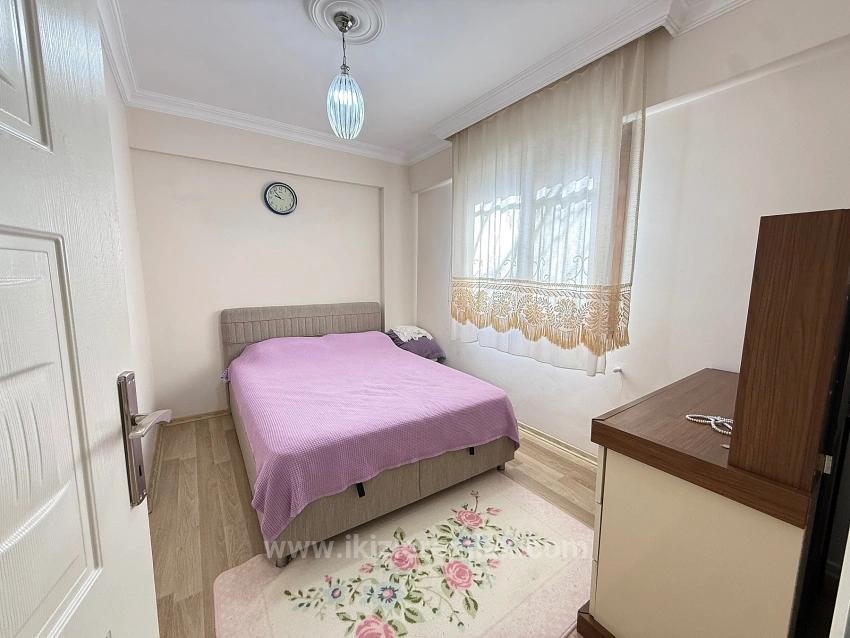 Seferihisar Ürkmez Merkezde Satılık Giriş Katı Bahçeli 2 + 1 Daire