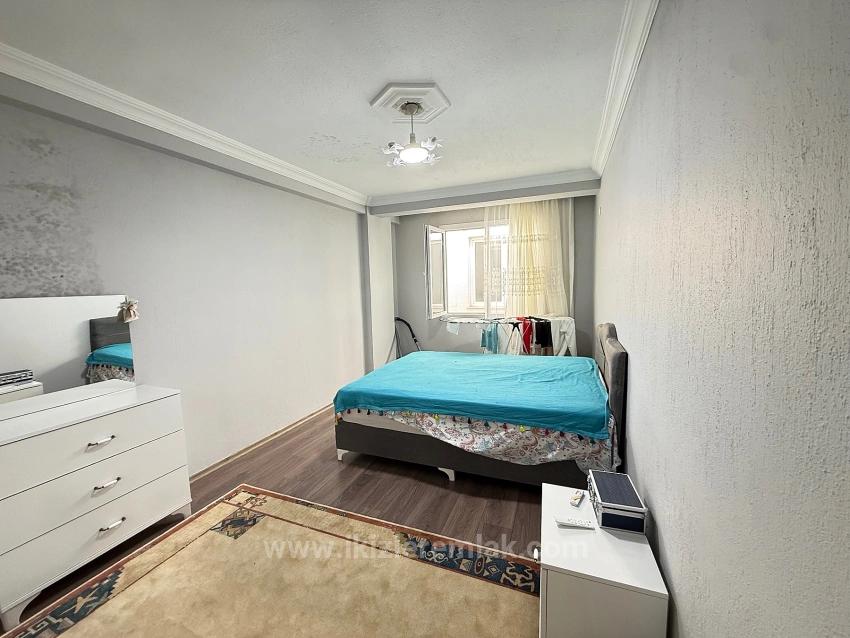 Seferihisar Ürkmez Merkez’de 2 + 1 Ara Kat Mutfak Ayrı 90 Metre² Daire