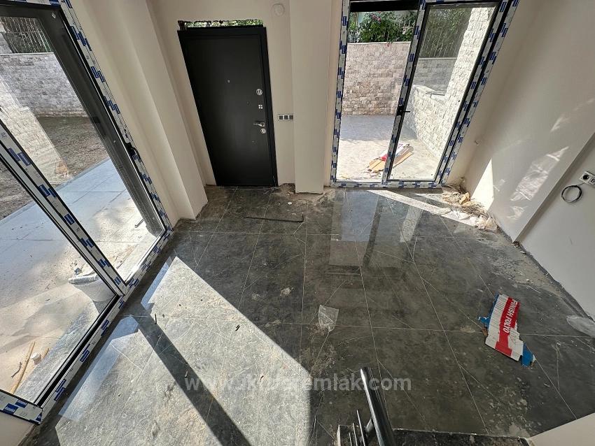 Seferihisar Ürkmez De Satılık 2+1 Geniş Bahçeli Sıfır Villa