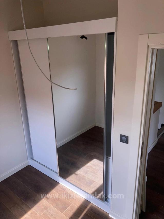 Seferihisar Doğanbey'de Satılık 3+1 Geniş Bahçeli Dubleks Villa