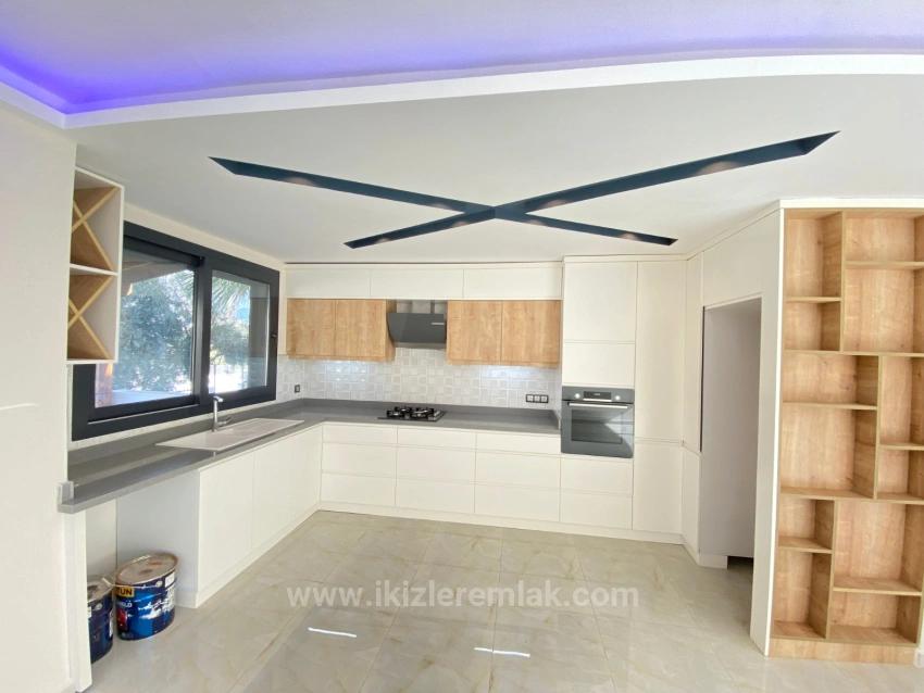 Doğanbey'de Deniz Tarafı Satılık Müstakil 3+1 Ultra Lüks Villa