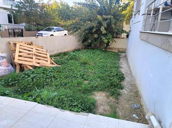 Seferihisar Ürkmez Merkez’de Satılık 2 + 1 Ara Kat Daire
