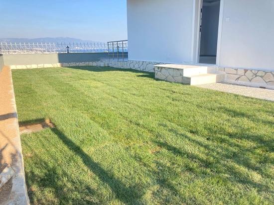 Seferihisar Doğanbeyde Satılık 2+1 Deniz Manzaralı Bahçeli Villa