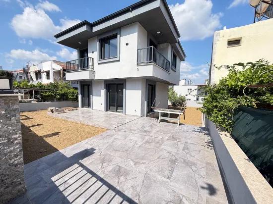 Doğanbeyde Denize Yakın 370 M2 Bahce Tek Müstakil 3+1 Villa