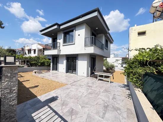 Doğanbeyde Denize Yakın 370 M2 Bahce Tek Müstakil 3+1 Villa