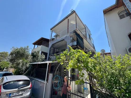 Doğanbey'de Satılık Ara Kat 2+1 Deniz Tarafında 70 Metre² Daire