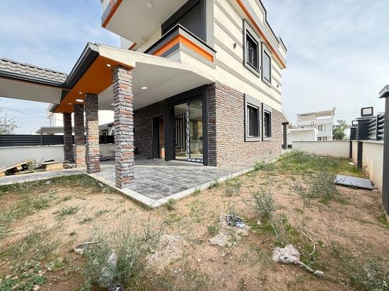 Seferihisar Doğanbey Merkezde Satılık 3+1 Müstakil Bahçeli Villa