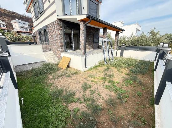 Seferihisar Doğanbey Merkezde Satılık 3+1 Müstakil Bahçeli Villa
