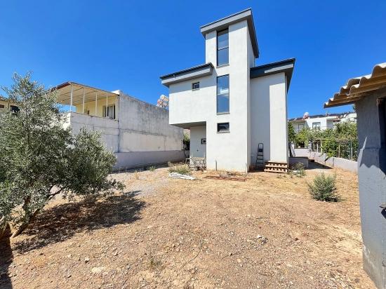 Seferihisar Doganbey'de Satılık 390 M2 Bahçe İçinde Tek Müstakil 3+1 Ebeveynli Villa
