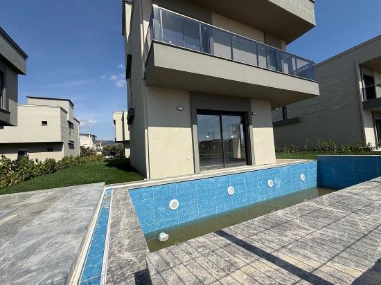 Seferihisar Doğanbey’de Site İçerisinde Havuzlu 3 + 1 Dubleks Yazlık