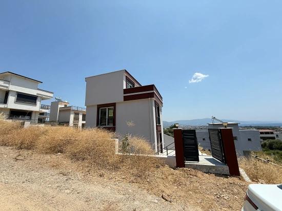 Seferihisar Doğanbey'de Satılık Deniz Manzarali Müstakil Bahçeli 3+1 Villa