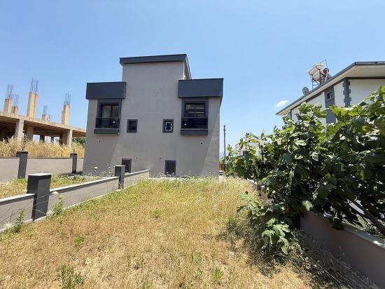 Seferihisar Doğanbeyde Satılık 3+1 Deniz Manzaralı Bahçeli Villa