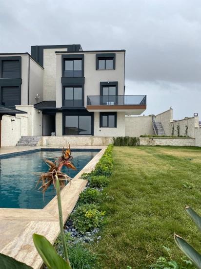 İzmir Seferihisar Düzce’de Satılık 750 Metre² 4 + 2 Özel Havuz Lüks Villa