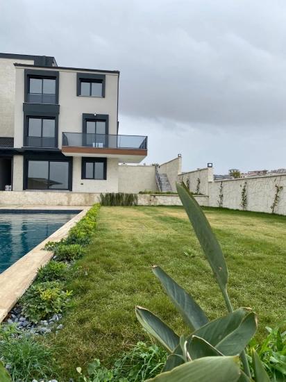 İzmir Seferihisar Düzce’de Satılık 750 Metre² 4 + 2 Özel Havuz Lüks Villa