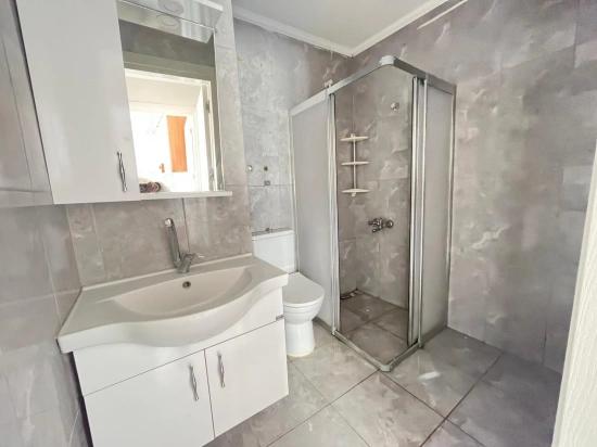 Ürkmez Merkezde Denıze Yakın Satılık Ara Kat Genis 2+1 Daire