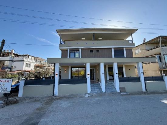 Seferihisar Doğanbey De Denize Yakin Satılık Bahçeli Sıfır Luks 3+1 Villa