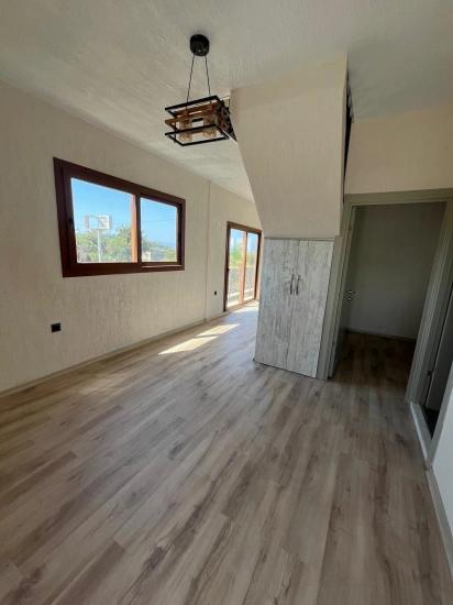 Menderes Gümüldür‘de Satılık Prefabrik 2 + 1 200 Metre Bahçe İçinde Tek Müstakil Yazlık