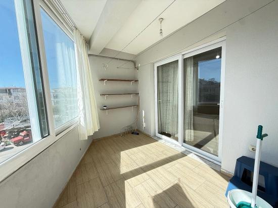 Seferihisar Ürkmez Merkez’de 2 + 1 Ara Kat Mutfak Ayrı 90 Metre² Daire