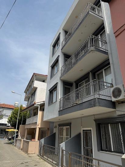 Seferihisar Ürkmez Merkez’de Satılık Ara Kat 2 + 1 Daire
