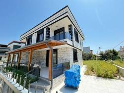 Seferihisar Doğanbey Cumhuriyet Mah. Satılık 3+1 Villa - 220 m²