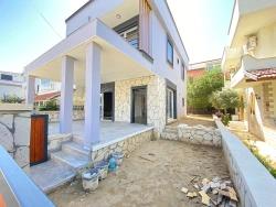 Seferihisar Doğanbey Cumhuriyet Mah. Satılık 3+1 Villa - 200 m²