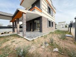 Seferihisar Doğanbey Cumhuriyet Mah. Satılık 3+1 Villa - 205 m²