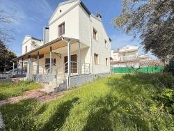 Seferihisar Doğanbey Cumhuriyet Mah. Satılık 3+1 Müstakil Ev - 240 m²